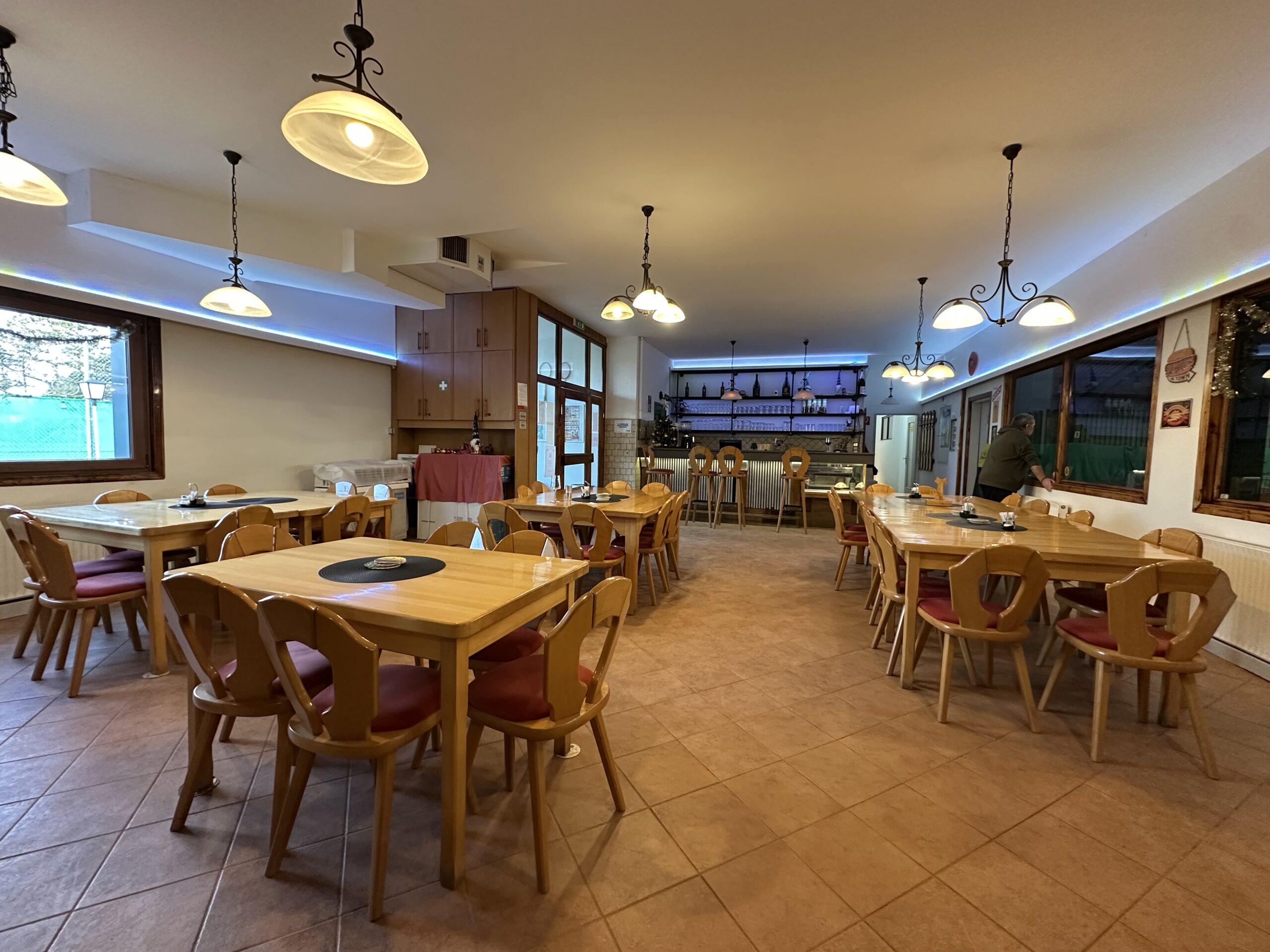 Sitzbereich im Tennisstüberl Bakl